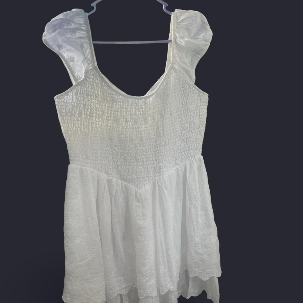Elegant White Dress with Puff Sleeves
